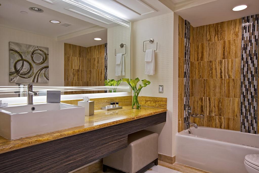 Resort Golden Nugget & Casino 4*