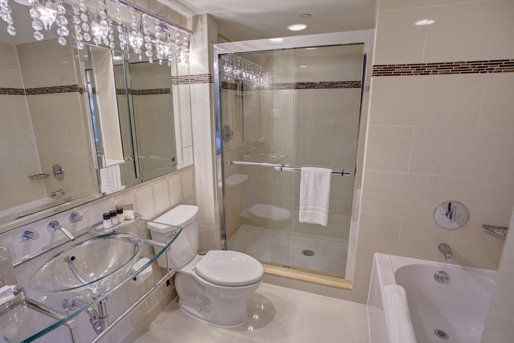 Resort Golden Nugget & Casino 4*